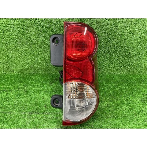 Delica DBF-BVM20 Right tail lamp DX 5 people